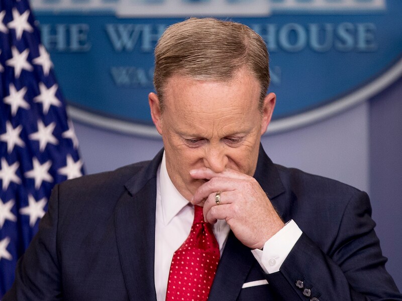 Sean Spicer, de perswoordvoerder van het Witte Huis, had even geen zin in netelige vragen over het ontslag van James Comey.