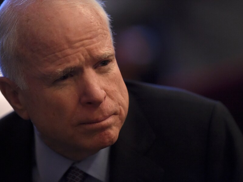 Senator en Trump-criticus John McCain vreest dat het decreet "een zelf toegebrachte wonde wordt in de strijd tegen het terrorisme."