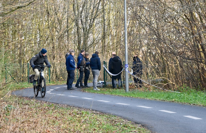 Op het Bruyningpad in Kortrijk werd woensdagmorgen een vrouw op brutale wijze verkracht.