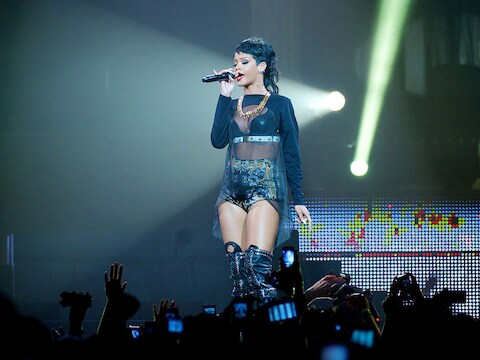 Zangeres Rihanna tijdens een optreden in Perth,
