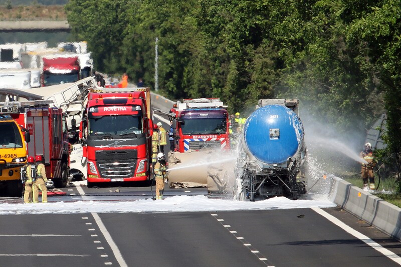 Het ongeval op de E34 Postel in 2020 waarbij de brandweer PFAS-houdende blusschuimen inzette.