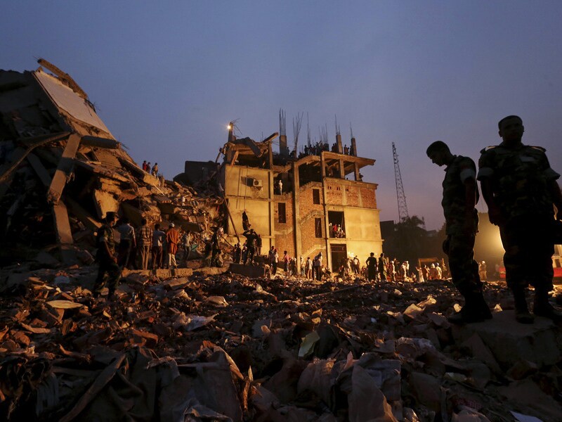 Ravage bij het ingestorte pand in Bangladesh.