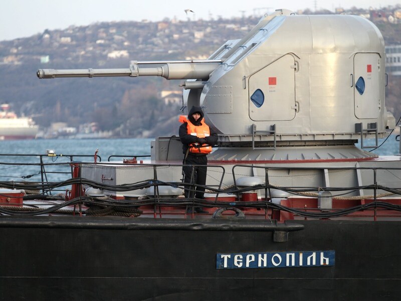 Een Oekraïens marineschip in de haven van Sevastopol.