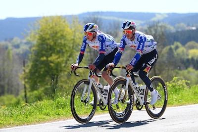 “Remco en ik hebben elkaar opgejut tijdens de sprintjes bergop”: Maxim Van Gils viert rentree in peloton en wil met Remco Evenepoel naar Tour