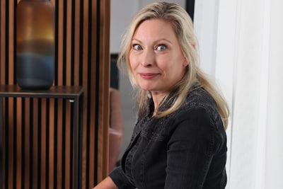 Roos Van Acker wordt 50: “Ik worstel er nog altijd mee dat ik geen kinderen heb”