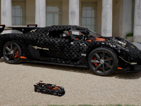 KIJK. LEGO bouwt hyperwagen uit 327.000 stukjes en die gaat nog snel ook: “Dat is een record!”