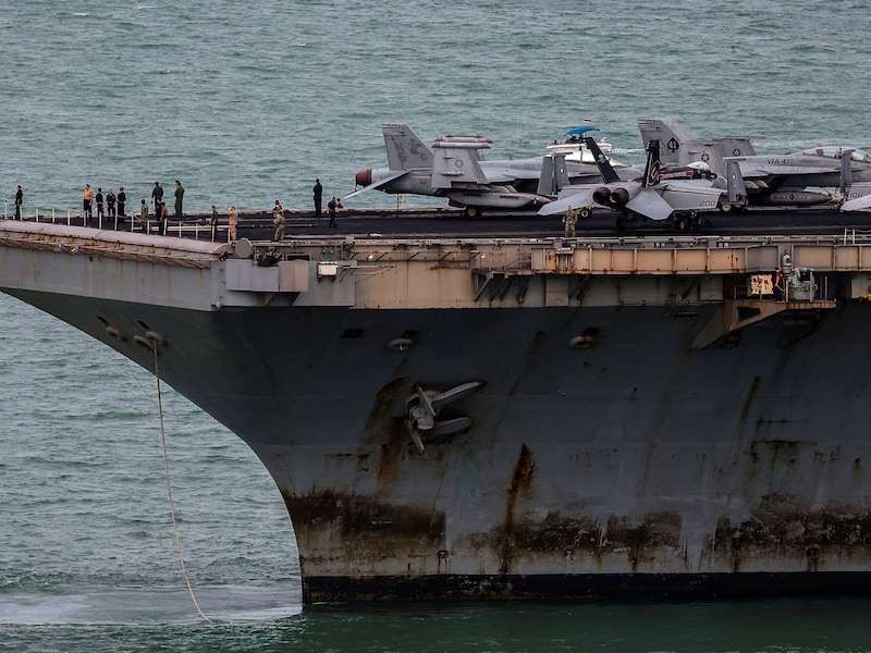 “Van voor tot achter bedekt met roest”: waarnemers “geschokt” door staat USS Abraham Lincoln na recordmissie van 286 dagen in Midden-Oosten