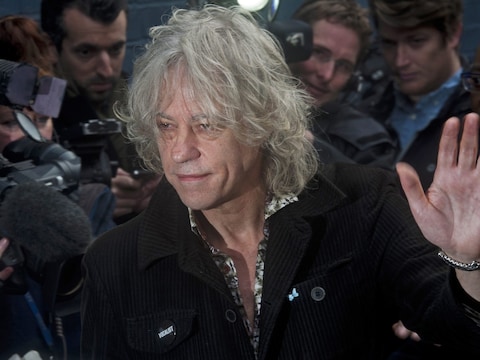 Bob Geldof is opnieuw de drijvende kracht achter Band Aid. Dertig jaar na de eerste benefiet wil hij met de single de strijd tegen ebola steunen.