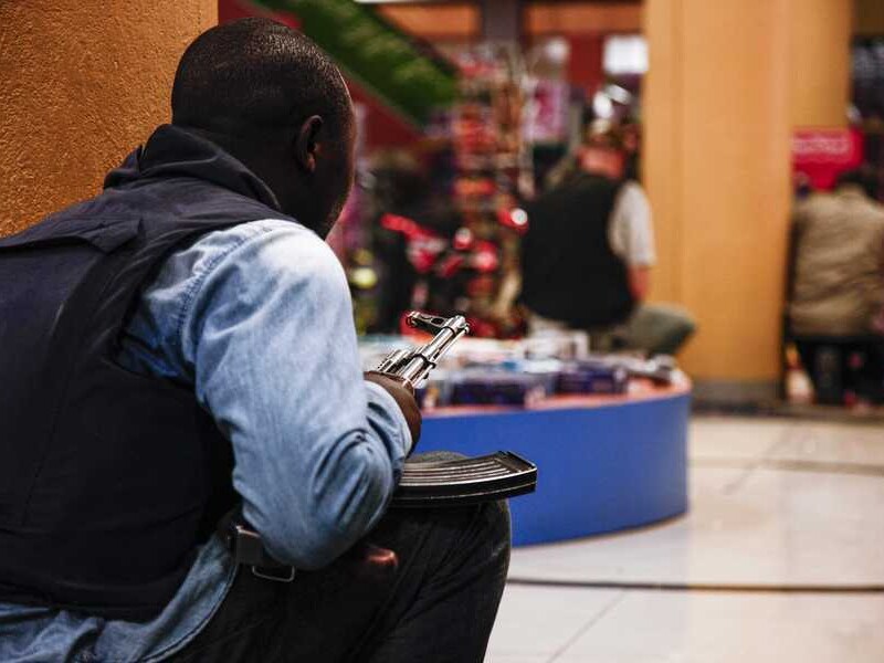 Een militair in Westgate.