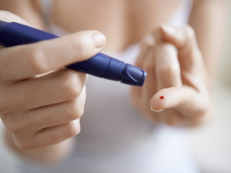 Voor een diabetes-test is doorgaans een prikje nodig. Het nieuwe apparaatje heeft alleen maar wat speeksel nodig.