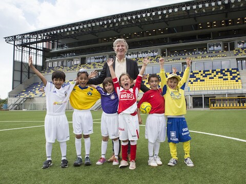 Roland Duchâtelet laat Standard, Charlton Athletic, AD Alcorcon, FC Carl Zeiss Jena en Ujpest FC op 5 juli strijden om de Philips Stayen Cup.