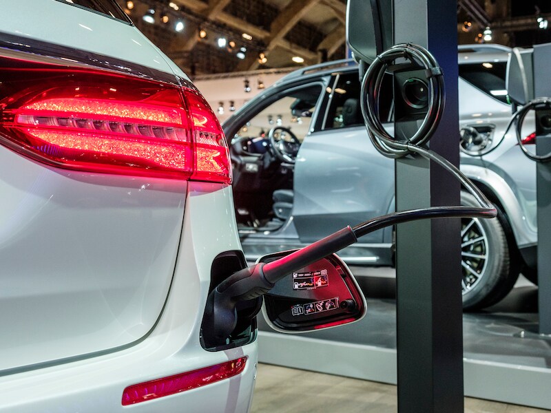 Zo fiscaal aantrekkelijk zijn elektrische en hybride wagens: alleen wie met een ‘echte’ plug-in rijdt gaat er op vooruit