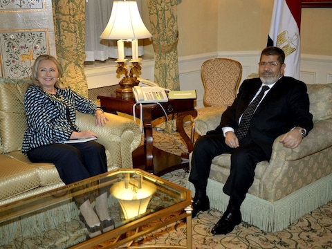 Morsi ontmoette gisteren ook de Amerikaanse minister van Buitenlandse Zaken Hillary Clinton.