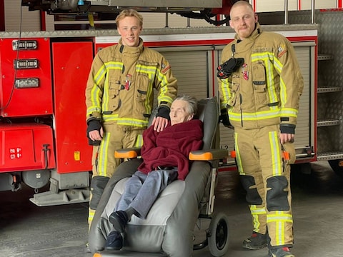 Brandweerbroers Robbe (24) en Ruben (28) stappen Dodentocht met 20 kilo uitrusting voor oma Jeanne