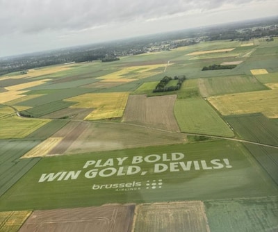Brussels Airlines moedigt Rode Duivels aan vanuit de lucht: gigantische boodschap in de velden rond luchthaven