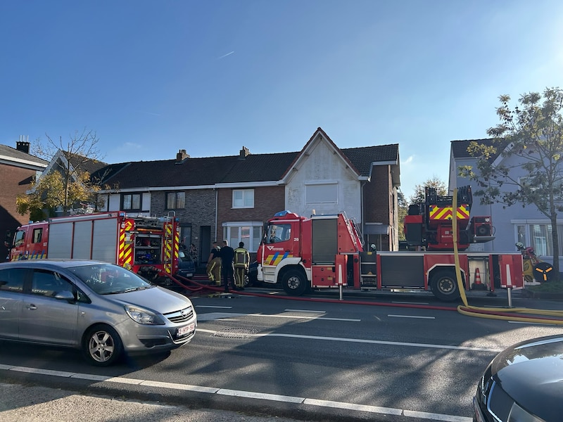 De dakbrand ontstond in een pand aan de Boterlaarbaan.