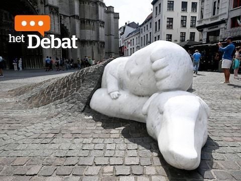 Een monument dat meerdere lezers aanhalen, is het beeld van Nello en Patrache, vlak voor de kathedraal.
