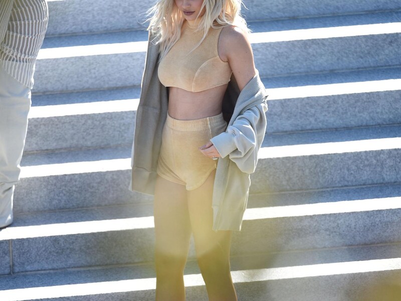 Kylie Jenner in een korte 'crop top'.
