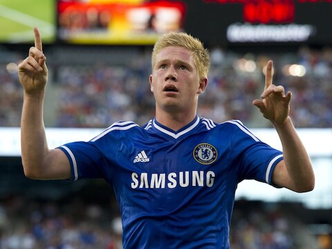Kevin De Bruyne met de vingers in de lucht na zijn goal tegen AC Milan.