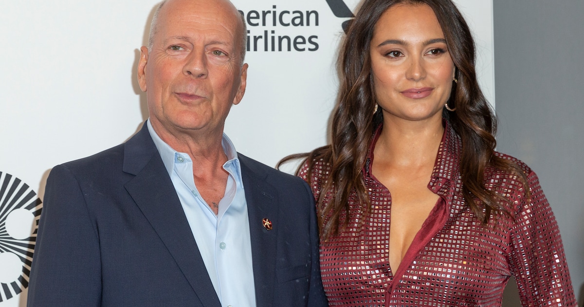 Echtgenote van zieke Bruce Willis emotioneel in nieuw interview: "Zijn brein laat hem in de steek"