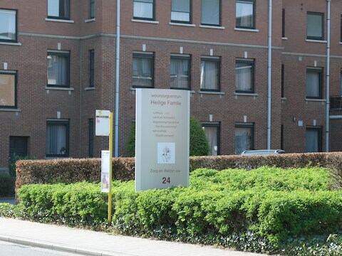 In de serviceflats van woonzorgcentrum Heilige Familie is de lift kapot. 