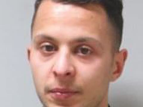 Salah Abdeslam, de Fransman uit Molenbeek die na de aanslagen in Parijs wist te vluchten en officieel nog niet gevat is.