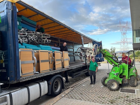 Deze ochtend, om 8 uur, is de twaalfde vrachtwagen vol ingezamelde hulpgoederen van de Actie Pater Karel richting Oekraïne vertrokken.