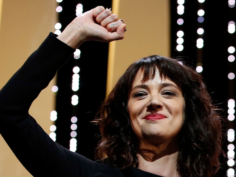 VIDEO van straffe speech op filmfestival: "Cannes was Weinsteins geliefkoosd jachtterrein. Hier verkrachtte hij mij toen ik 21 jaar was"