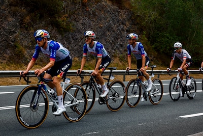 LIVE. Kopgroep van acht renners met Belg Tim Rex, ploegmaats van Remco Evenepoel controleren in het peloton