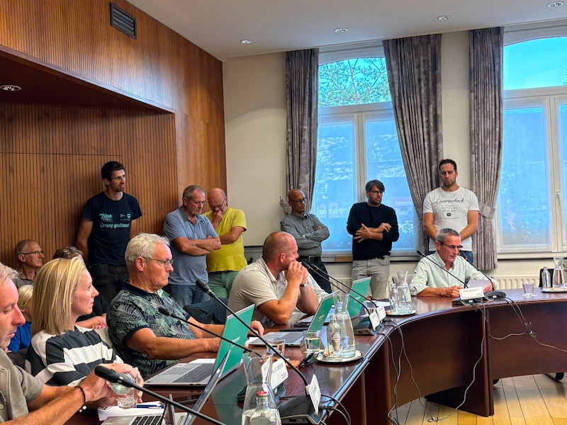 Bewoners Lage Rielen hekelen versmalde opritten na rioleringswerken: “We willen zelf betalen om de huidige breedte te behouden”