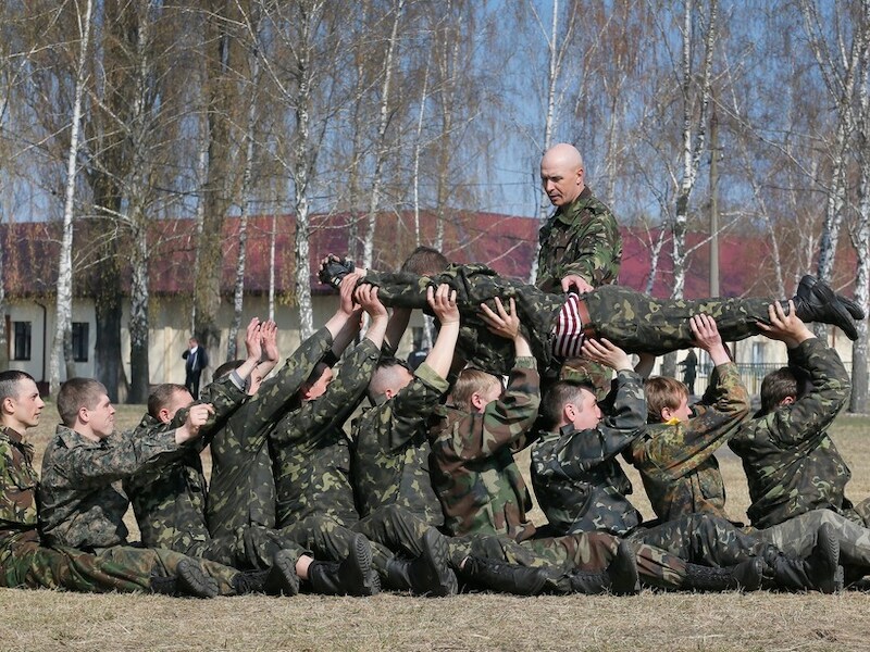 oekraïense militairen tijdens een training nabij Kiev.