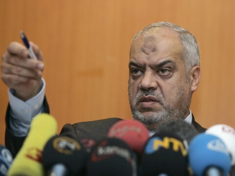 Ashraf Abdel Ghaffar, één van de leiders van de Egyptische Moslimbroederschap doet een verklaring aan de media.