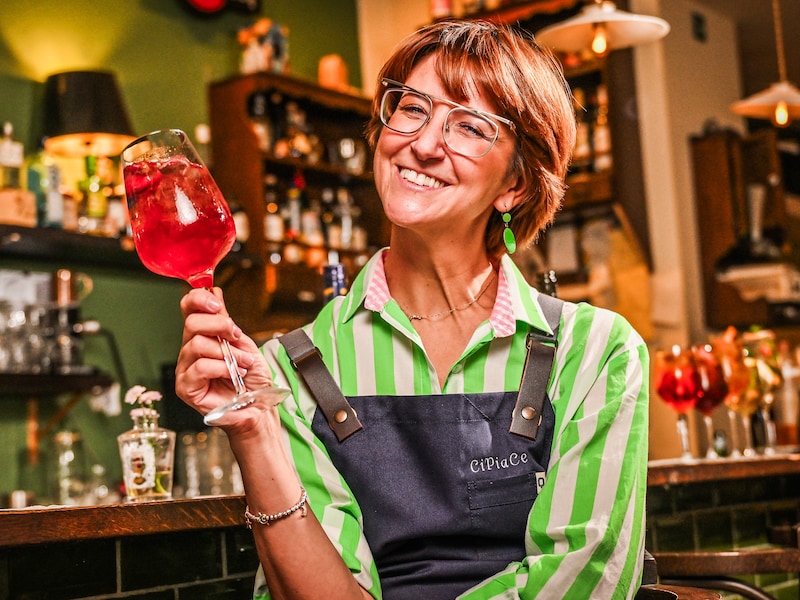 4 miljard glazen per jaar: de spritz is populairder dan ooit. “Maar drink het nóóit met een rietje, zo mis je een groot deel van de smaak”