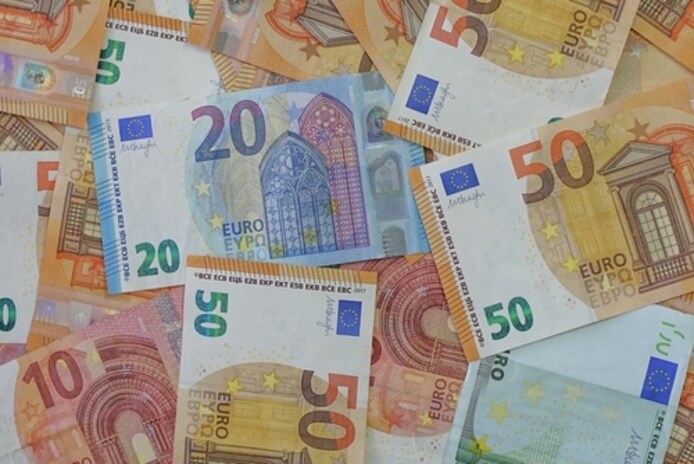 Vorig jaar 12.000 valse eurobiljetten ontdekt in België: vooral ...