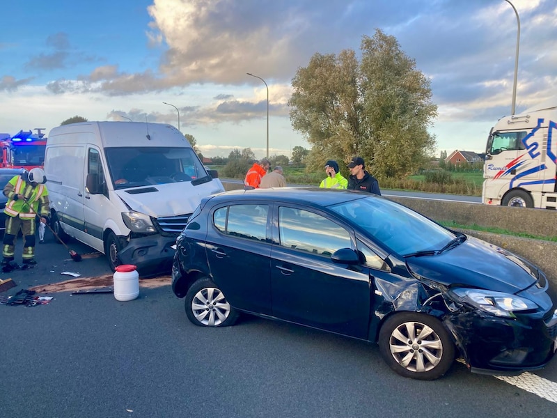 Zeven wagens waren betrokken bij een ongeval op de E403 in Roeselare. Het zorgde voor veel blikschade, niemand raakte gewond.