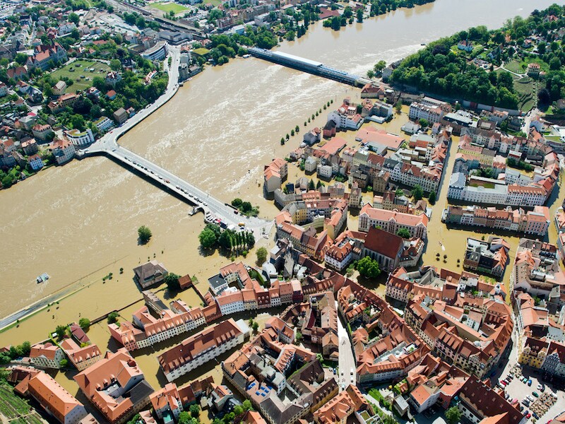 Het historische centrum van Meissen aan de Elbe is overstroomd.