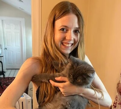 “Totaal willekeurig uitgekozen”: jonge vrouw in brand gestoken op metro in Chicago, vermoedelijke dader heeft 72 veroordelingen op zijn naam