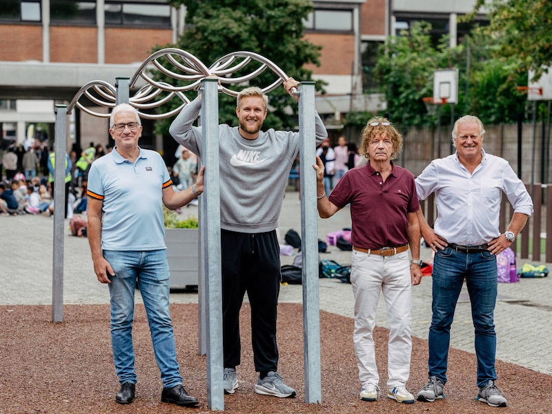 Drie nieuwe speeltoestellen maken eerste schooldag onvergetelijk in VBS De Droomgaard: “Een kind hoort zorgeloos te kunnen spelen.”