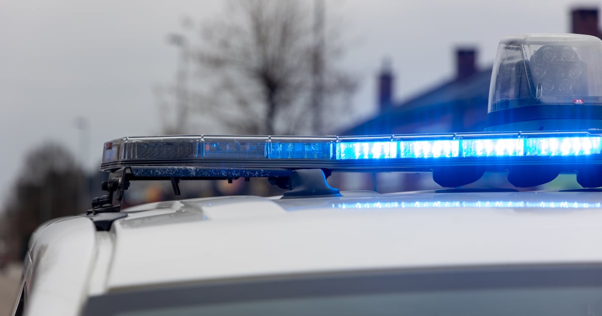 Fietser (60) lichtgewond na botsing: bestuurder pleegt vluchtmisdrijf