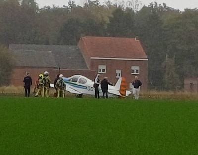 Piloot en instructeur moeten noodlanding maken met vliegtuig in Itegem na motorproblemen: “Dit was meteen beslissen: het veld in”