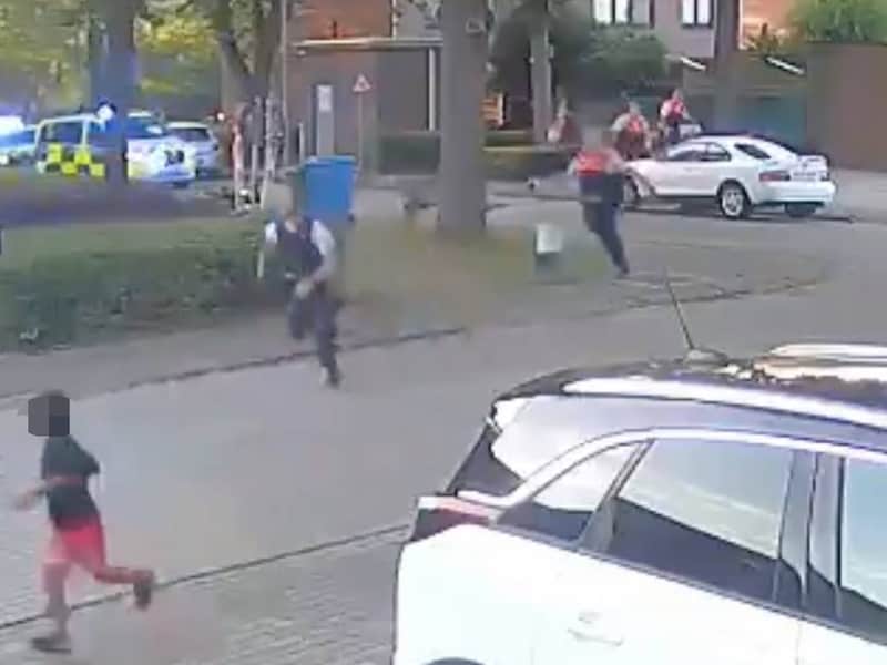 Combi rijdt bromfietser (16) en passagier (16) aan na wilde achtervolging in Rillaar: “Hij weet dat hij in fout is, maar dit is erover”