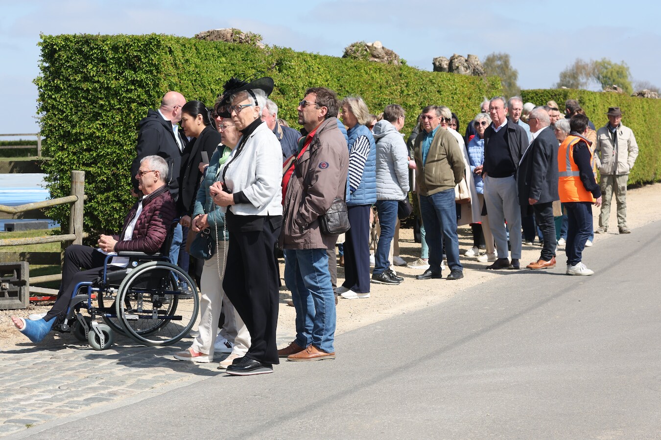 Tot wel 1.500 mensen brengen laatste groet aan Willy Naessens, onder ...