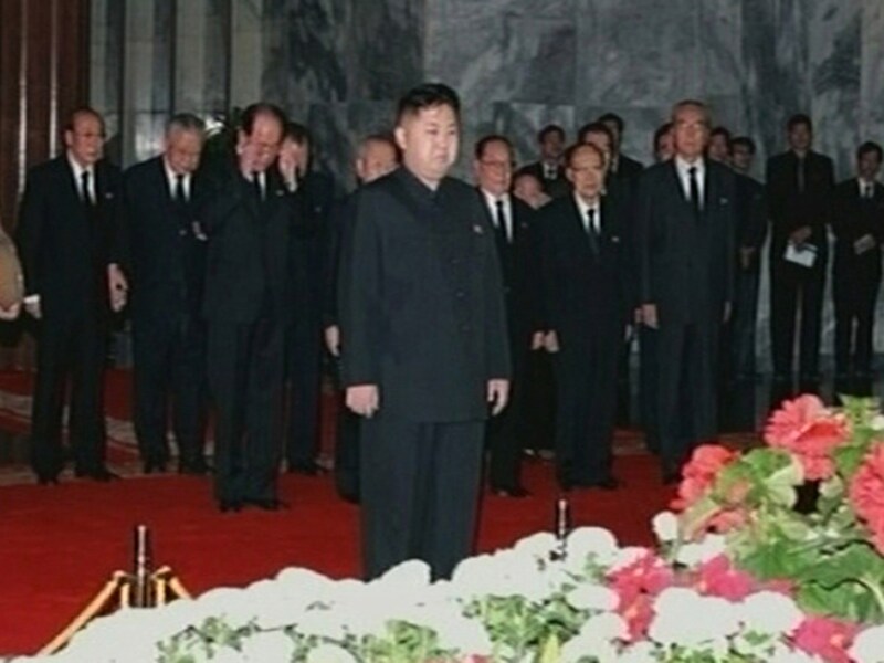 Kim Jong-un kwam deze ochtend het lijk van zijn overleden vader Kim Jong-il groeten.