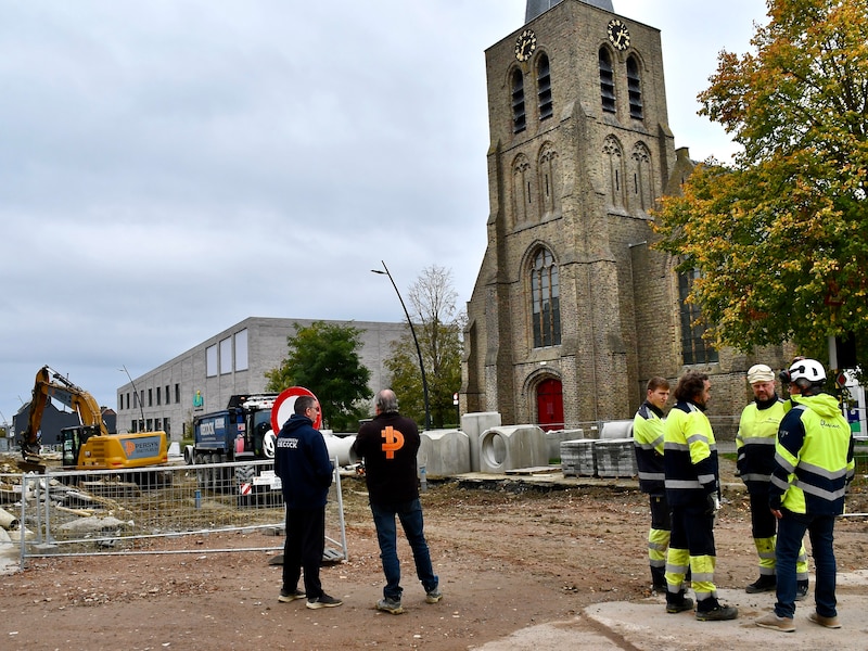 In het centrum van Beitem (Roeselare) is er een groot gaslek. 240 schoolkinderen en een aantal bewoners moesten worden geëvacueerd.