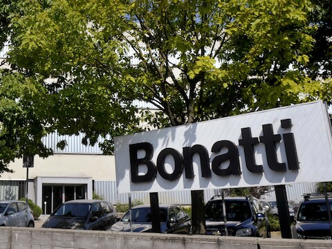 Een foto van het hoofdkwartier van Bonatti in het Italiaanse Parma.