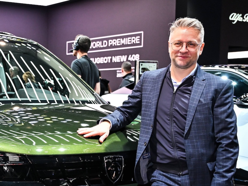 HLN-mobiliteitsexpert Brecht Vanhaelewyn op het Autosalon in Brussel.