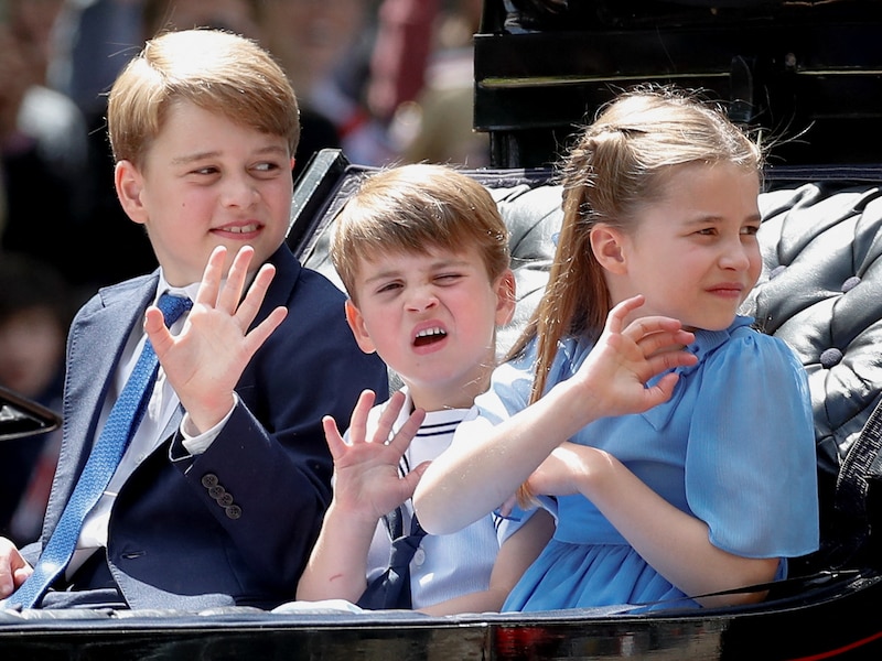 BINNENKIJKEN. 7.700 euro per trimester en les op zaterdag: dit is de nieuwe school van George, Charlotte en Louis 