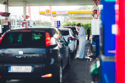 Stel die tankbeurt nog een dag uit: benzine en diesel morgen pak goedkoper