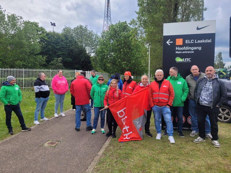 In April, some employees at Nike branches in Laakdal and Ham went on strike for 24 hours against the announced layoffs.