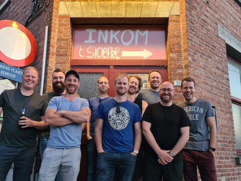 Het bestuur van jeugdhuis 't Sloefke start een petitie tegen het verbod om een dansfeest te organiseren na de avondmarkt in Wolvertem